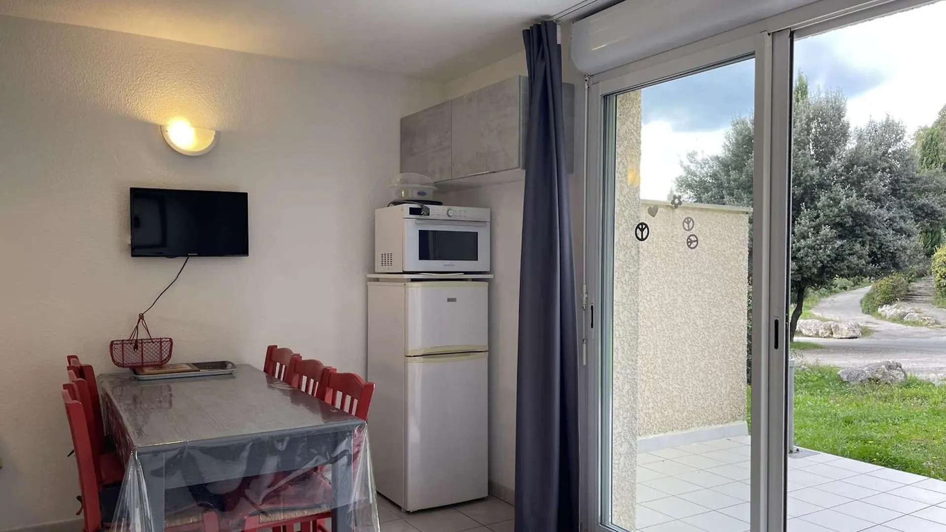 Holiday home Maison T3 Climatisee Avec Piscine, Animaux Admis, Parking - Fr-1-382-215 Salavas