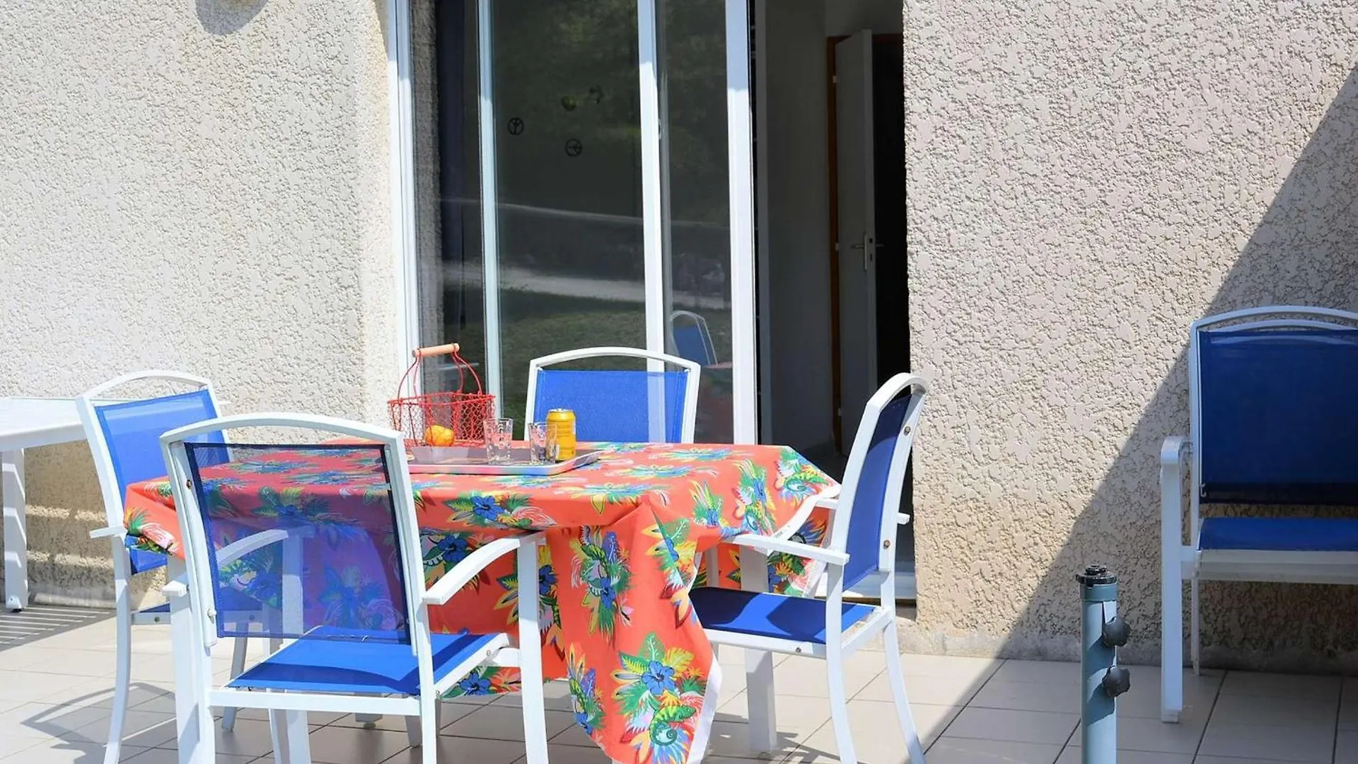 Maison T3 Climatisee Avec Piscine, Animaux Admis, Parking - Fr-1-382-215 Salavas 0*,  France